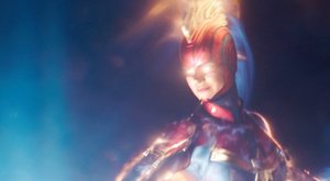 Captain Marvel "napálila" v novém traileru vesmírnou loď