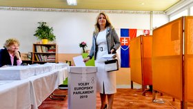 Budoucí slovenská prezidentka Zuzana Čaputová má už odvoleno. Své hlasy odevzdala v Pezinku, kde s rodinou bydlí a odkud se nechce stěhovat