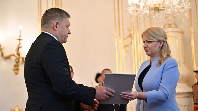 Slovenská prezidentka Zuzana Čaputová jmenovala novou vládu v čele s Robertem Ficem.