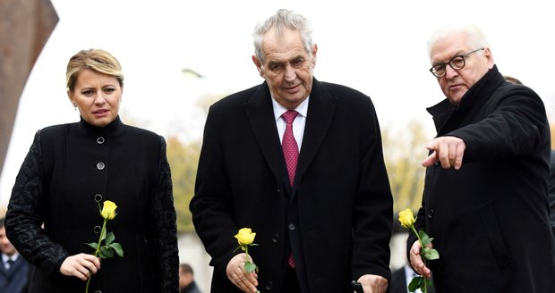 30 let od pádu Berlínské zdi: Zeman přijel „zkratkou“, s Čaputovou položil růži a zmínil úsměv