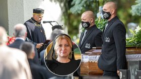 Slovenská prezidentka Zuzana Čaputová pohřbila svého otce. Rozloučit se s ním přišli i zástupci řádu rytířů vína. (18.9.2021)