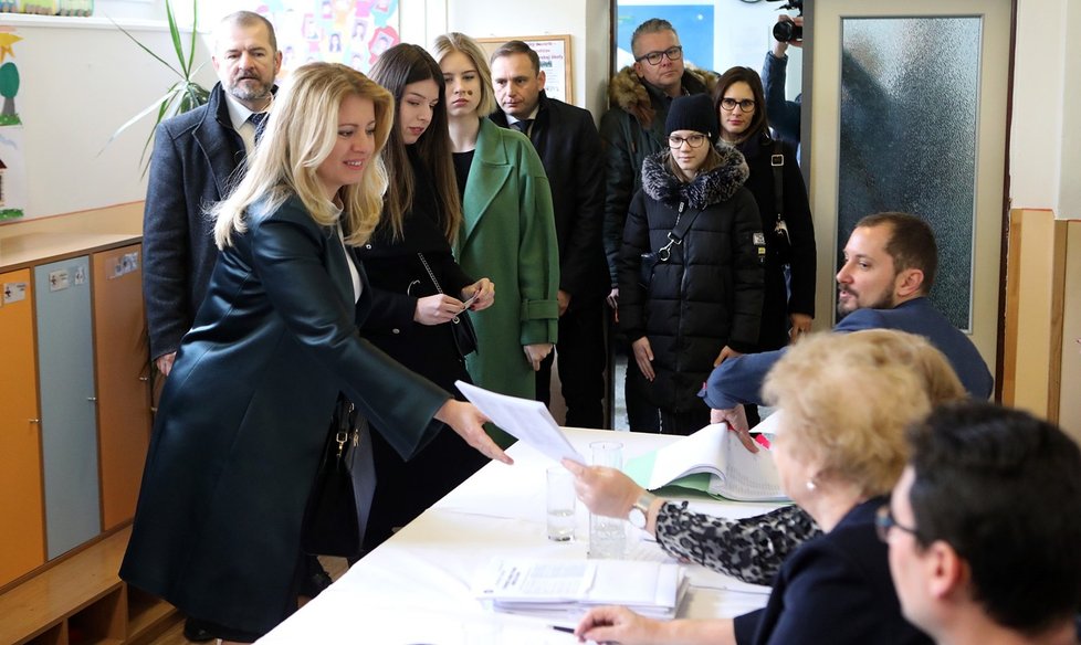 Zuzana Čaputová s rodinou u slovenských parlamentních voleb