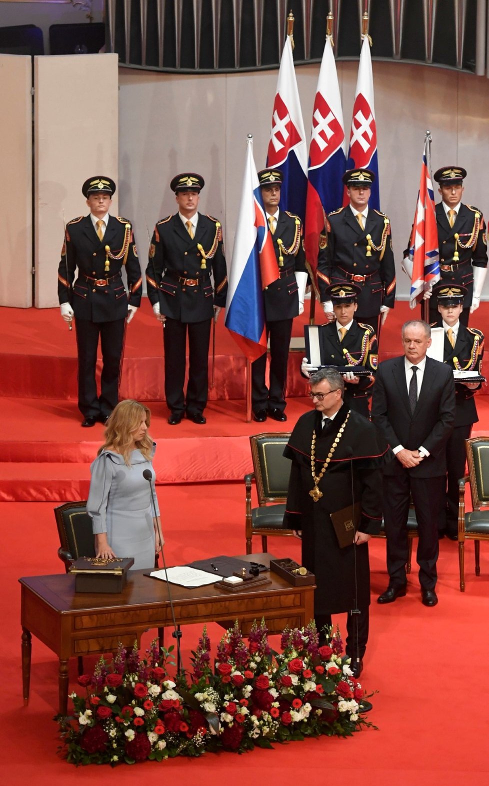 Zuzana Čaputová si na Slovensku převzala prezidentský úřad (15. 6. 2019)