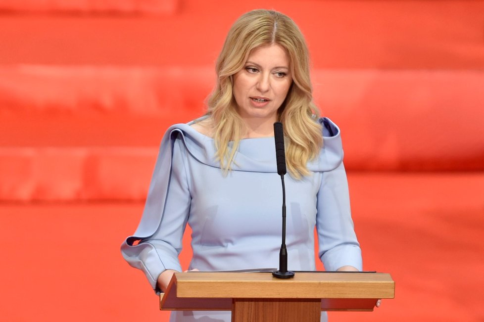 Zuzana Čaputová se na Slovensku ujala prezidentského úřadu. (15. 6. 2019)