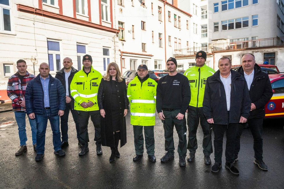 Slovenská prezidentka Zuzana Čaputová zajela k hasičům, k železničářům a objevila se také ve vodárnách.