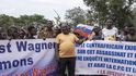 Demonstranti dávali v roce 2023 najevo spokojenost s přítomností wagnerovců ve Středoafrické republice. Organizace na ochranu lidských práv je viní ze zločinů. Demonstranti dávali v roce 2023 najevo spokojenost s přítomností wagnerovců ve Středoafrické republice. Organizace na ochranu lidských práv je viní ze zločinů.