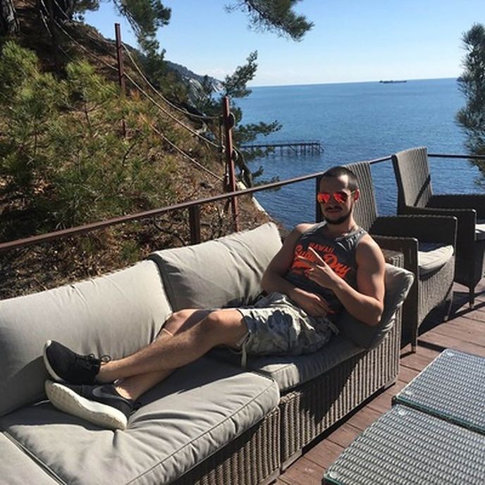 Pavel Prigožin, kdysi představitel zlaté mládeže, je dnes podle expertů obratným pokračovatelem ve zločineckých aktivitách svého otce. Pavel Prigožin, kdysi představitel zlaté mládeže, je dnes podle expertů obratným pokračovatelem ve zločineckých aktivitách svého otce.