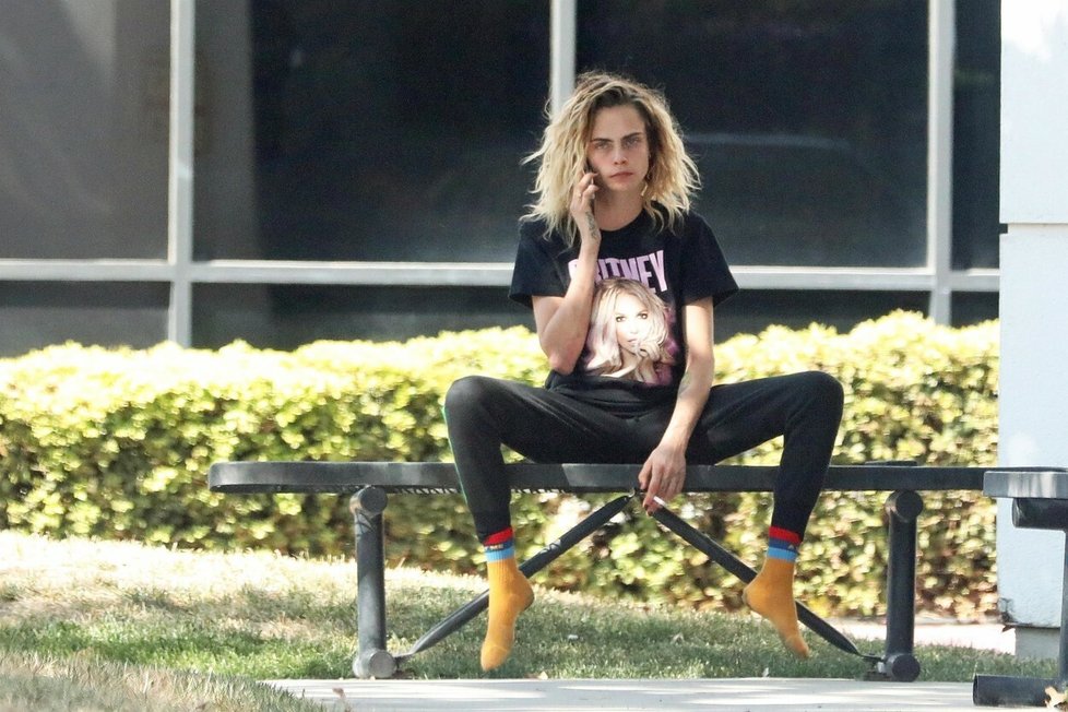 Cara Delevingne na letišti Van Nuys v LA vypadala příšerně. Nakonec se nikam neletělo.