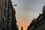 Cara Delevingne natáčí v Praze a tahle fotka Prašné brány, kterou si přidala na Instagram, je toho důkazem.