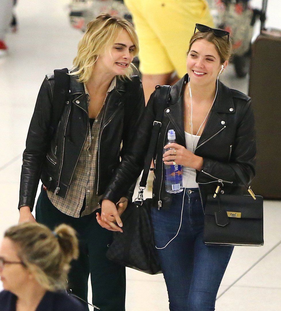 Modelka Cara Delevingne a Ashley Benson se vzaly