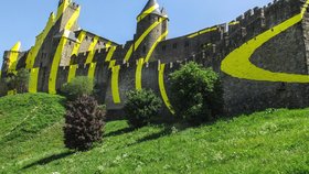 Hradby středověkého hradu Carcassonne zdobí soustředné kruhy. Obyvatelům města to ale přijde ohyzdné