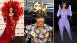 Nadpozemské proměny Cardi B v Paříži: Zlatá maska, rudá upírka a fialový mimozemšťan!