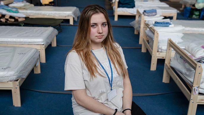 Sedmnáctiletá Liza dorazila na hranice se svými spolužáky. – Přemyšl, ukrajinsko-polská hranice.