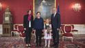 Zázračné dítě Anna Cäcilia Pfößová odletěla s rakouským prezidentem Alexandrem Van der Bellenem do Číny.