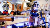 Na zdraví: Robot Carl nalévá drinky jako zkušený barman, poklábosí si i se štamgasty!