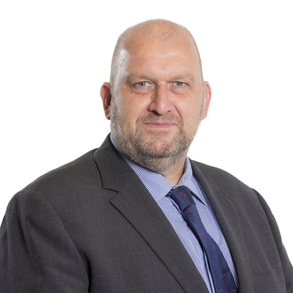 Velšský exministr Carl Sargeant spáchal sebevraždu