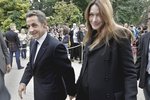 Manželé Nicolas Sarkozy a Carla Bruni se na veřejnosti často drží za ruce