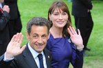 Prezidentský pár Nicolase Sarkozyho a Carlu Bruni asi brzo přejde humor