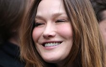 Botoxová »královna« Carla Bruni: Stala se z ní Maska!