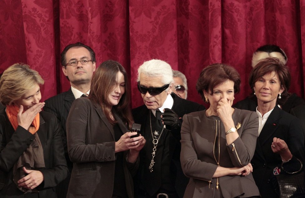 Francouzské ministryně Valérie Pécresse (vlevo) a Roselyne Bachelot-Narquin se smály na celé kolo