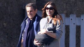 První procházka rodičů Sarkozyových: Dceru vzali do Versailles