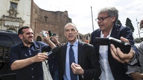 Sestavením italské úřednické vlády byl pověřen ekonom Carlo Cottarelli