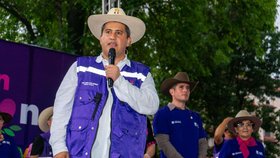 Kromě starosty zasáhl střelec i jeho osobního strážce a dalšího politika, ti však přežili