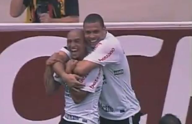 Roberto Carlos se trefil přímo z rohového kopu. Roberto Carlos se trefil přímo z rohového kopu.