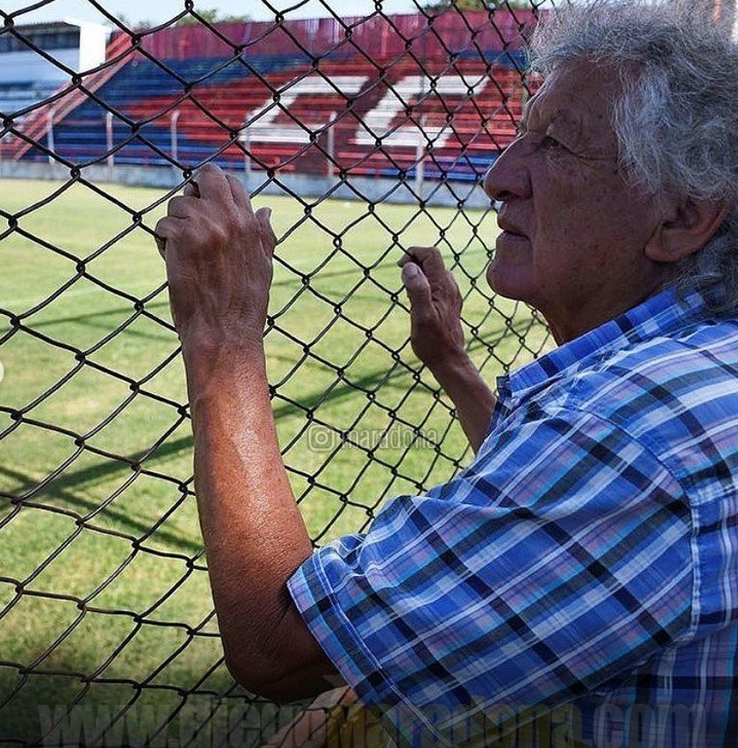 »Trinche« Carlovich nam ilovaném stadionu v Rosariu