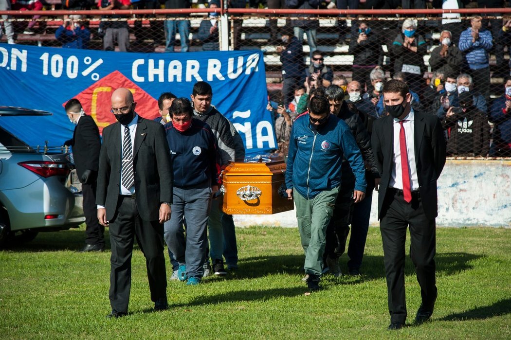 V Rosariu se fanoušci rozloučili s legendou Felipem »Trinche« Carlovichem koronavirové karanténě navzdory!