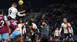 Carlton Morris v nastavení zápasu vyrovnal, gólu však předcházel podezřelý střet hostujícího Elijaha Adebaya s domácím brankářem, jenž se snažil dostat k míči
