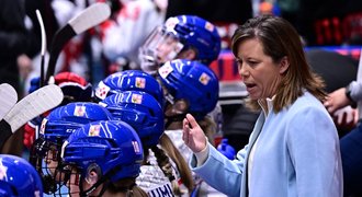 Trenérka českých hokejistek oznámila boj s rakovinou, i tak je povede na olympiádě Trenérka českých hokejistek oznámila boj s rakovinou, i tak je povede na olympiádě
