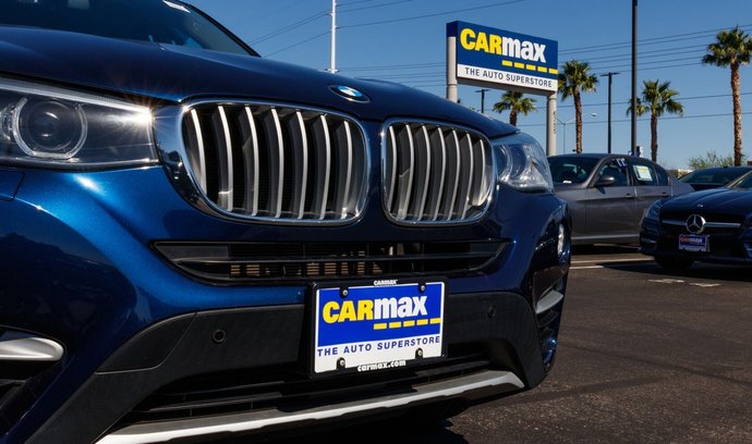 Největší americký dealer ojetých automobilů CarMax stabilně roste