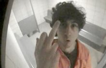  Terorista z Bostonu nelituje: Vulgární gesta do kamery!