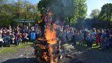 Zákazy ohňů, silný vichr: Oslavy Čarodějnic ohrozí divoké počasí