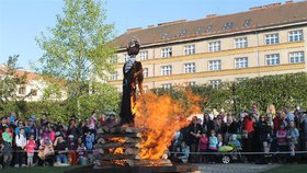 Pálení čarodějnic v Brně tradičně i neobvykle: Šermířská show, miss kouzelnice i Harry Potter