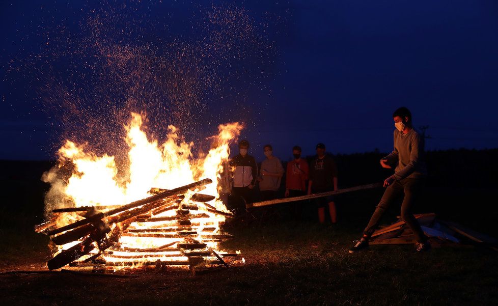 Pálení čarodějnic v době koronaviru (30.4.2020)