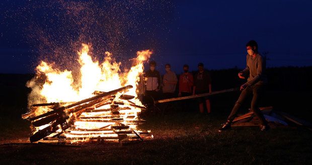 Pálení čarodějnic v době koronaviru (30.4.2020)