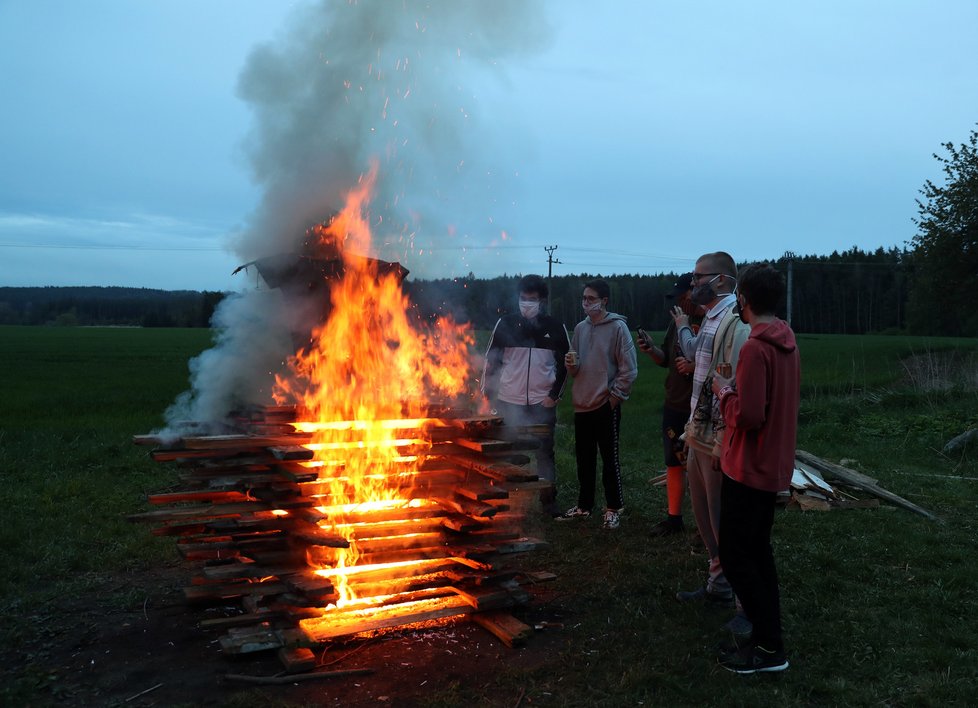 Pálení čarodějnic v době koronaviru (30.4.2020)