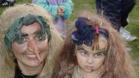 Tradiční pálení čarodějnic v Uhříněvsi na fotbalovém hřišti: Soutěžit se bude o nejlepší masku