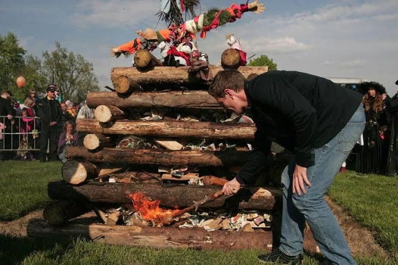 Hranice, na které čarodějnici 30. dubna upálí.