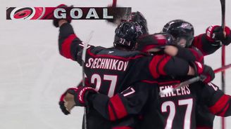 Carolina je krok od zisku Stanley Cupu, v pátém utkání Vegas porazila 4:2 Carolina je krok od zisku Stanley Cupu, v pátém utkání Vegas porazila 4:2