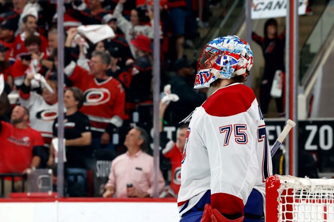 Dobeš pětkrát inkasoval a v play off NHL končí. Do finále postoupila Carolina Dobeš pětkrát inkasoval a v play off NHL končí. Do finále postoupila Carolina
