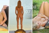 Legendární erotický kalendář pro rybáře na rok 2026: Prsa, zadky a kapři!