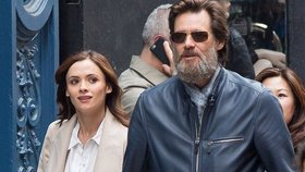 Jim Carrey s bývalou přítelkyní Cathrionou. Po rozchodu s ním si maskérka vzala život.