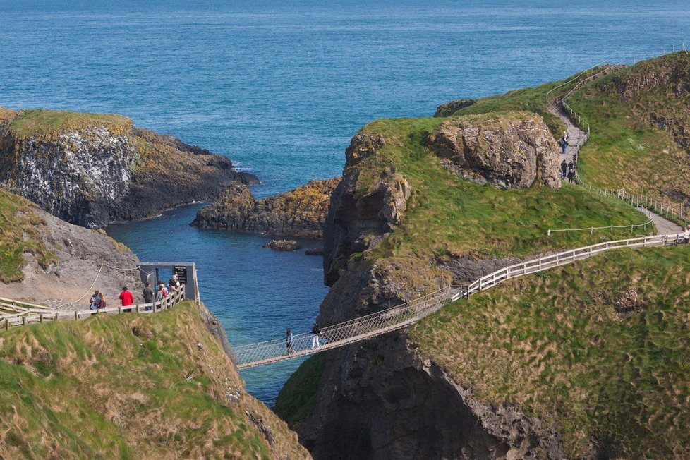 Carrick-a-Rede Rope Bridge v severním Irsku