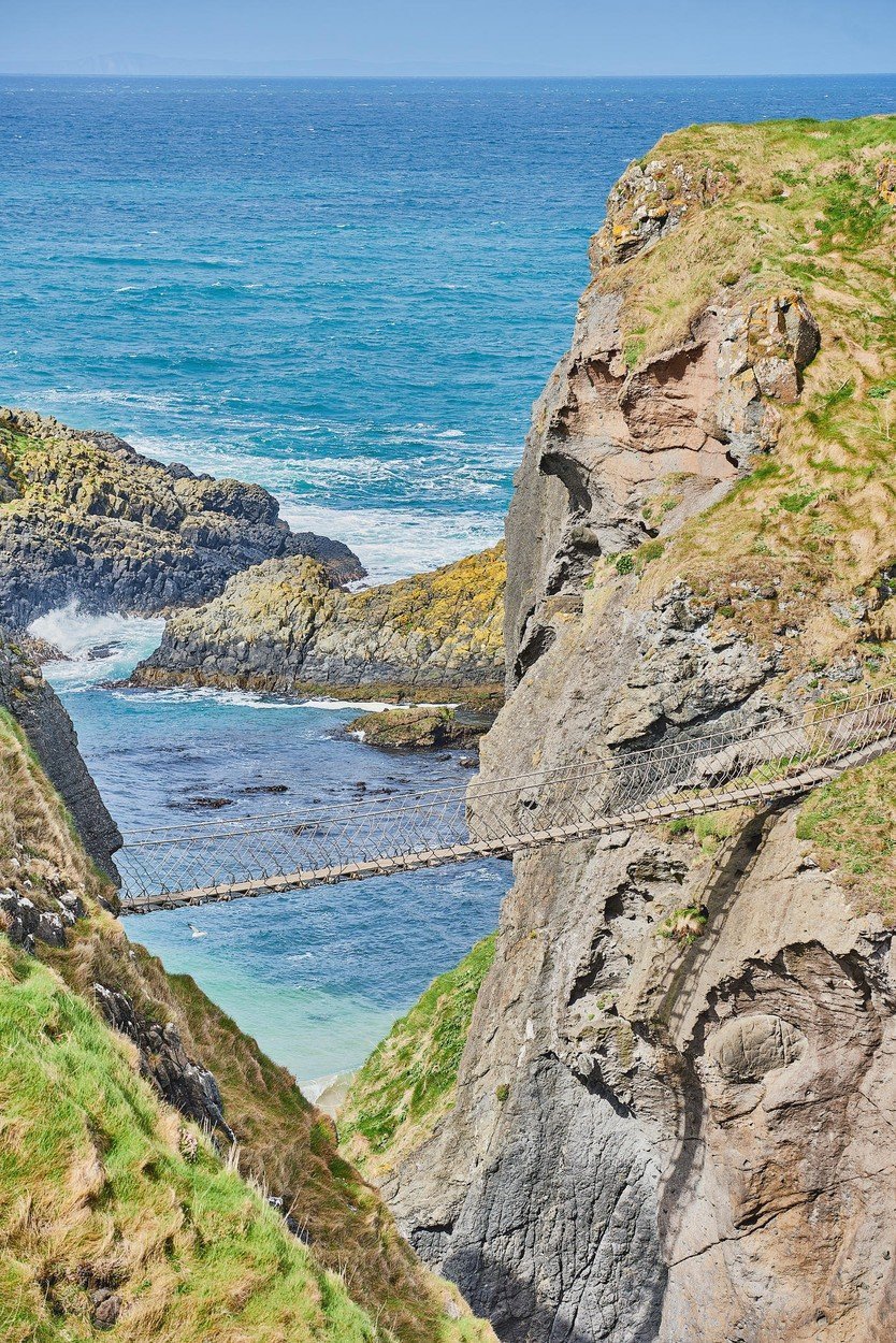 Carrick-a-Rede Rope Bridge v Irsku