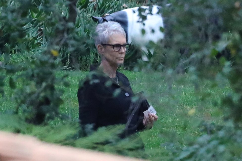 Na pohřeb zavítala i Jamie Lee Curtis.