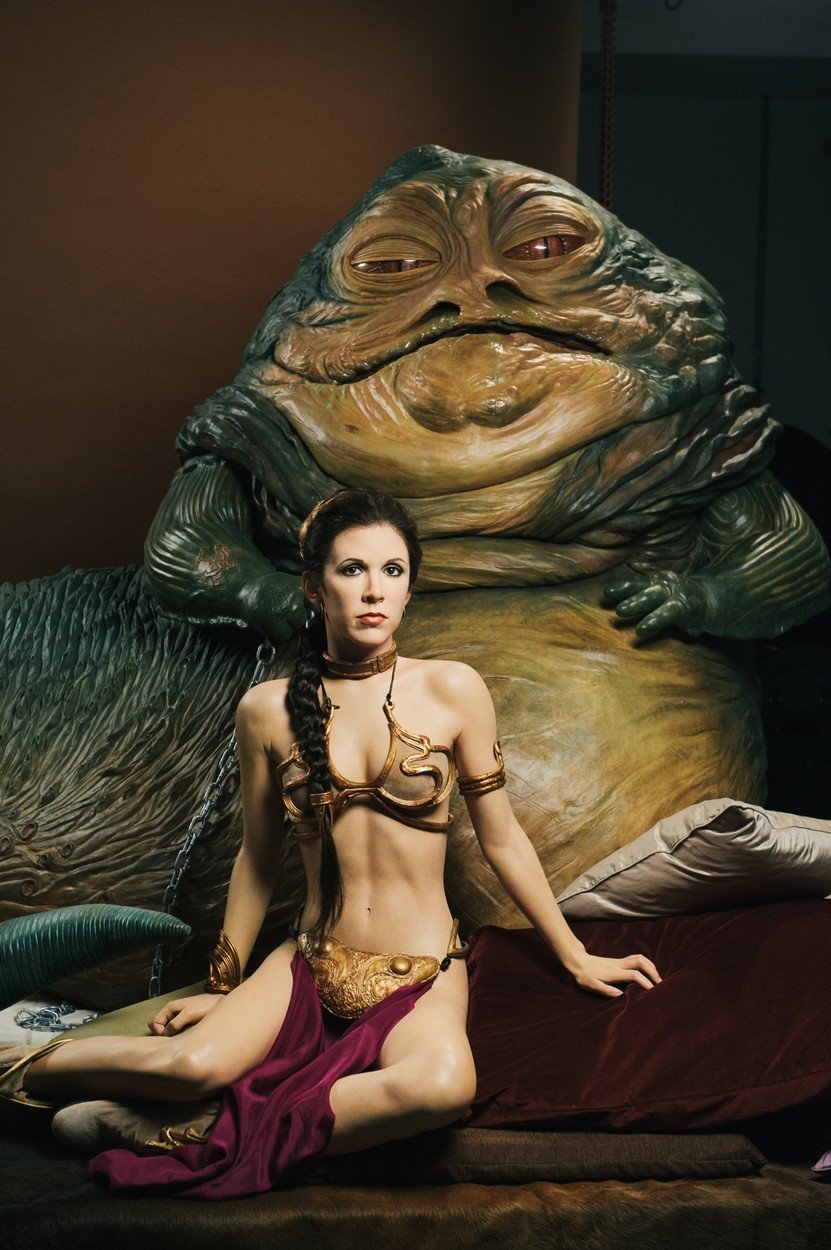 Princezna Leia neměla svůj bikinový kostým tak ráda jako zbytek světa. Tento kostým se stal ikonou filmového světa, ale představitelka Carrie Fisher s ním nebyla vůbec spokojená. Prý si připadala, jako by byla nahá, a sama by si na sebe nic takového nikdy nevzala.