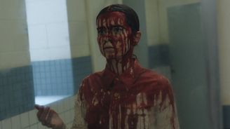 Když první menstruace spustí noční můru. Nová Carrie začíná skvěle, končí jako X-Men ze střední Když první menstruace spustí noční můru. Nová Carrie začíná skvěle, končí jako X-Men ze střední